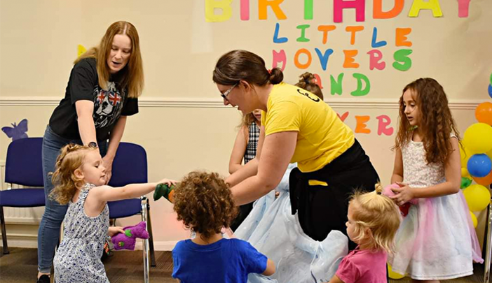Franchisee entertaining children